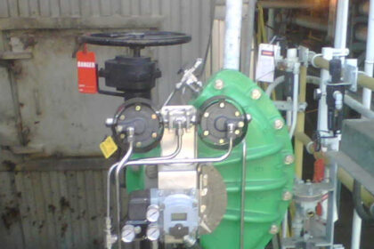 The Type K damper drive ‘drop-in-place’ replacement matches the footprint of the old equipment. Note that the handwheel has been re-engineered in the vertical position to facilitate access to the hinged man-way door behind the unit, which provides access to the ID fan for servicing