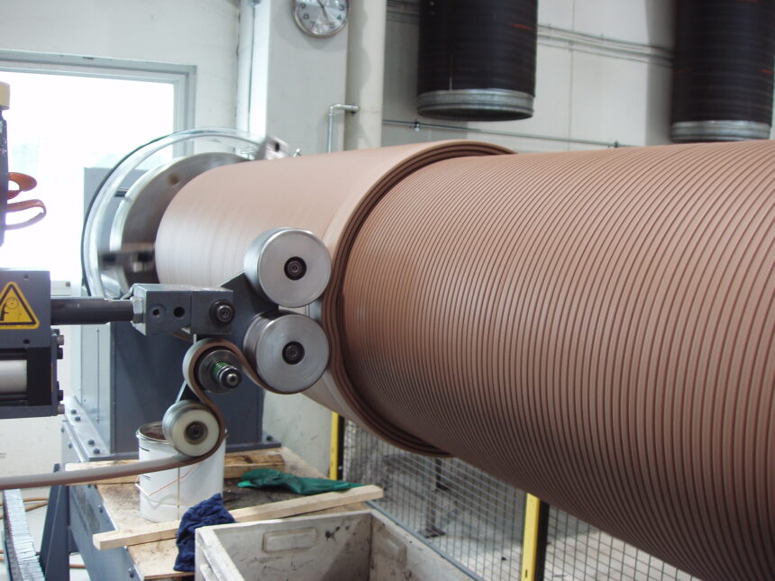 Vikotherm 2 insulation is applied onto a pipe by the extruding process