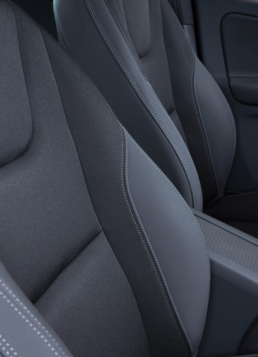 Low-emission and low-odour, the Acella Eco green surface material ensures good interior air quality in vehicles