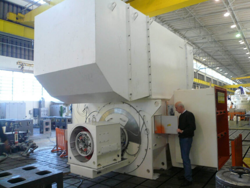 Rainer Bleich, project manager at Wintershall, during the technical acceptance of the generator at the WEG factory in São Paulo, Brazil