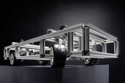 New drive and steering concepts for electric cars are tested with the scale model demonstrator at KIT. (Image: KIT/M Breig)