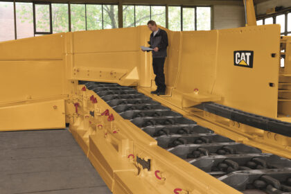 Cat armored face conveyor for longwall mining