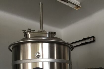The Flecks Mixer is a small, non-rotating disk that simply moves up and down
