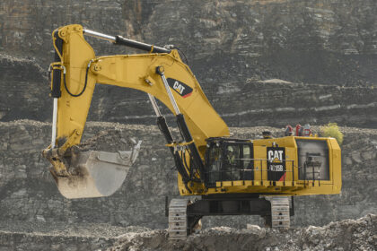 Cat 6015B Hydraulic Shovel, left side