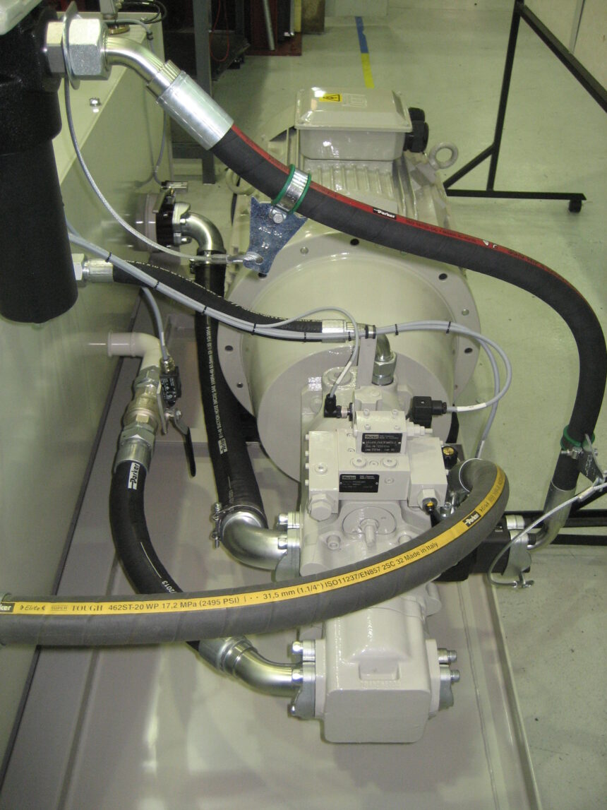 A hydraulic system can contain as much as 2,000l of oil, which can completely drain out of a damaged hose within 20 minutes