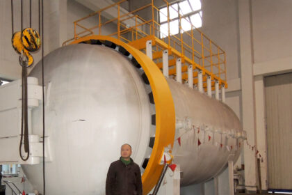 Zheng Zhang, Sales Manager for China, in front of the 80m3 testing tank into which the gas mixer feeds the Norm-defined gas mixtures. Image: Witt