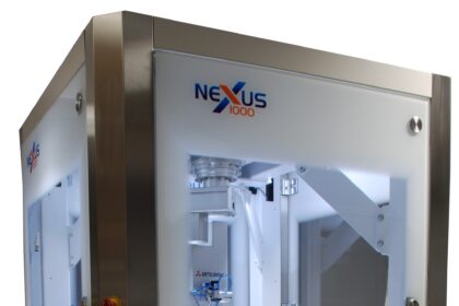 In the robot application from APT Automation, a Mitsubishi Electric overhead SCARA robot demonstrates the tactile skills of a human: Real time control and a force sensor enable the robot to seal test tubes gently and securely with a plastic stopper. Source: APT GmbH Automation & Produktionstechnik