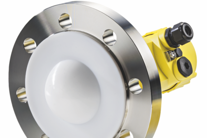 New radar level sensor VEGAPULS 64 for liquids: The front-flush antenna of PTFE has very high chemical resistance and needs no seal