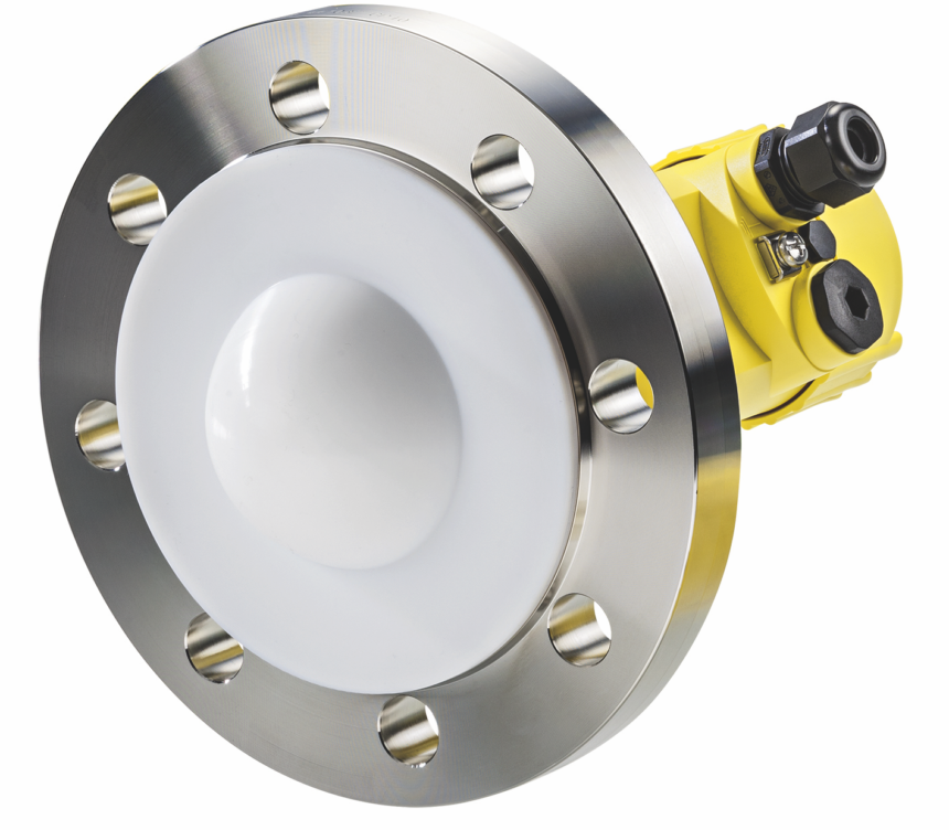 New radar level sensor VEGAPULS 64 for liquids: The front-flush antenna of PTFE has very high chemical resistance and needs no seal