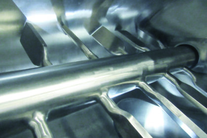 Solid shaft with large-radius welded paddles allows rapid cleaning and sanitising. Also available are threaded 180° adjustable paddles for varying degrees of blending intensity