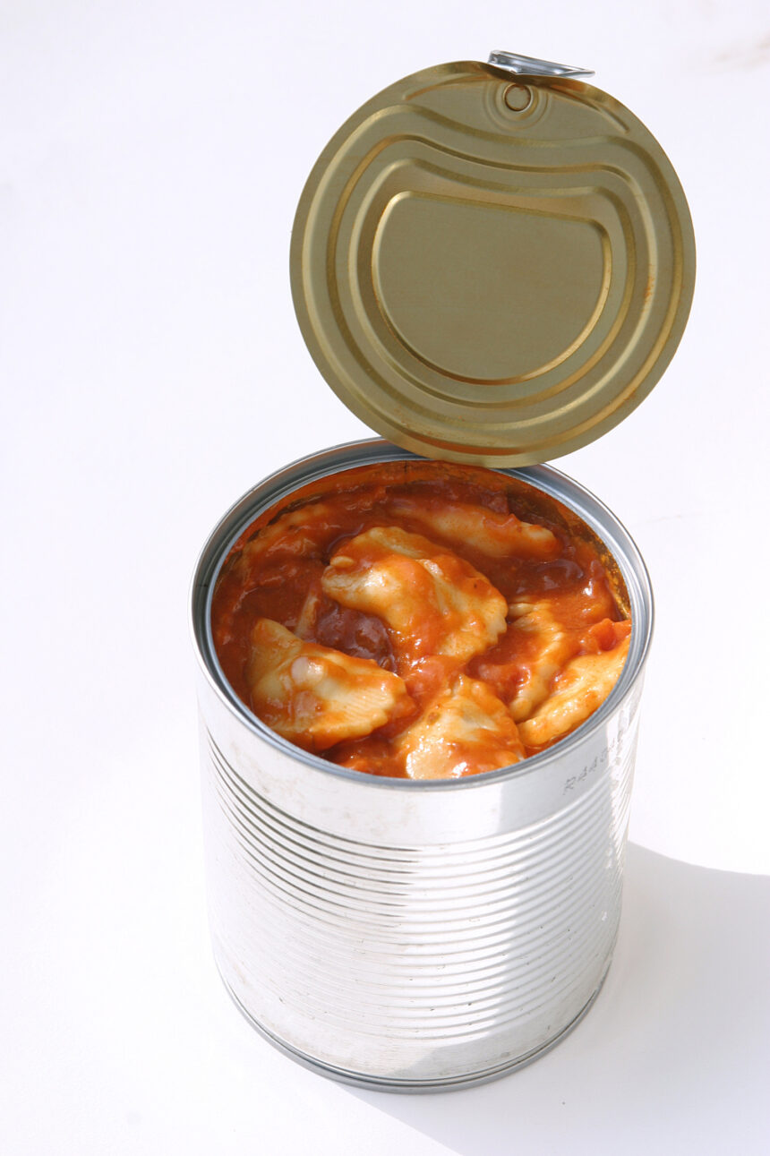 Products equipped with a transponder can still provide important information about their condition when they are in the hands of the end customer, whether they are a hydraulic hose or a can of ravioli. Photo credit: FOOD-micro – Fotolia