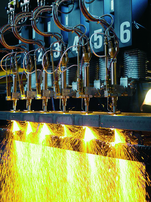Extremely sturdy and flexible, Trix autogenous hoses keep automatic cutting machines or welders supplied with oxygen, fluxing agent or fuel gas