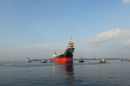 FSO_being_towed_to_field