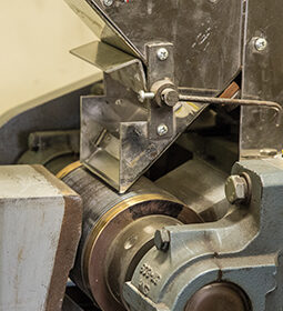Laboratory magnetic separator