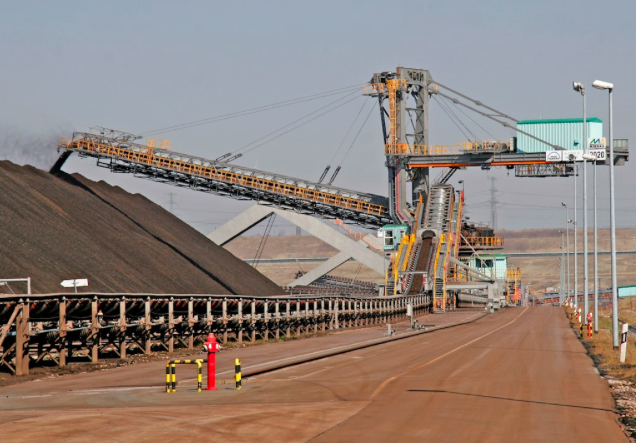 Stockyard with stacker and scraper (in Schleenhain)