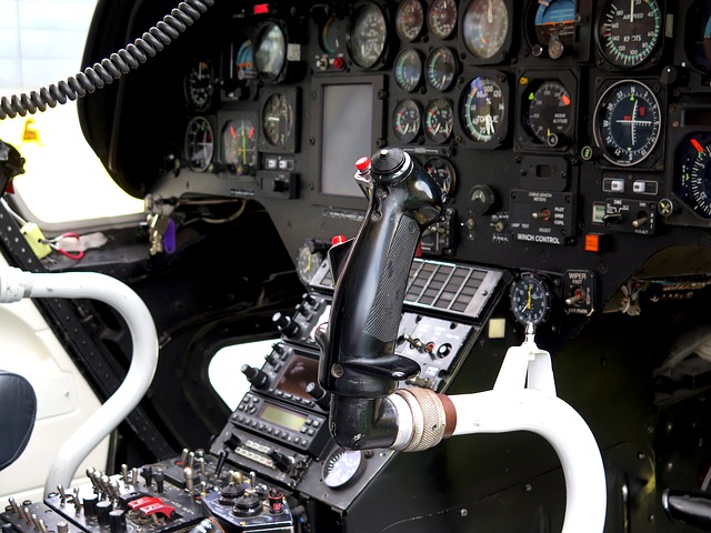 cockpit-771437_640