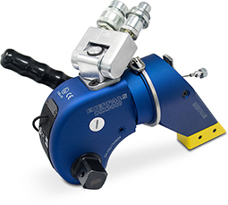 A standard ergonomic safety handle also helps to prevent injuries or near misses from drops