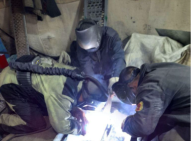 WA Russia repairing the weld pool with electrodes