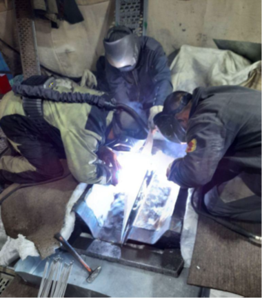 WA Russia repairing the weld pool with electrodes