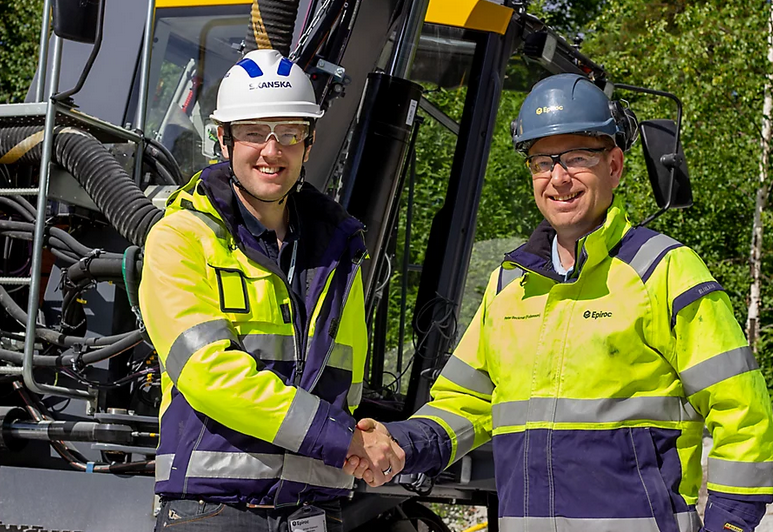 Johan Eliasson, left and Peter Beckman in front of the SmartROC T35