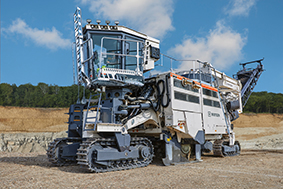 The Wirtgen 280 SM(i) is a high-performance surface miner for reliable, selective extraction of primary resources