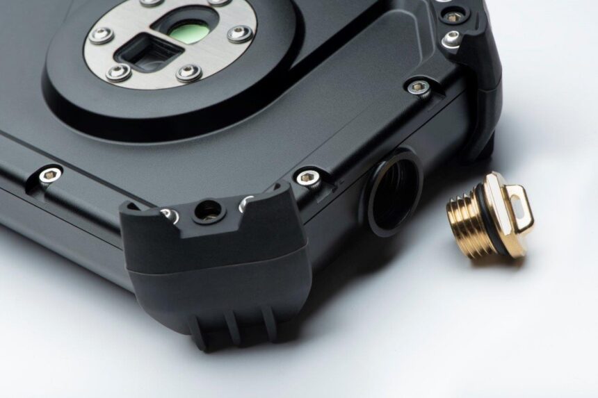 The FLIR Cx5 allows users to safely monitor electrical or mechanical assets in hot working zones