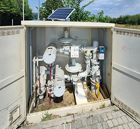 Example of a remote installation powered by a solar system with a gasQS flonic for monitoring the natural gas and hydrogen admixture