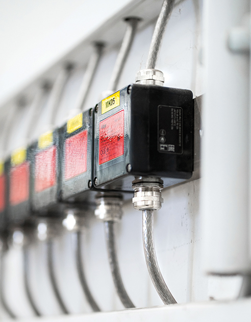 Dräger X-am 8000 personal gas detectors are used during vehicle maintenance