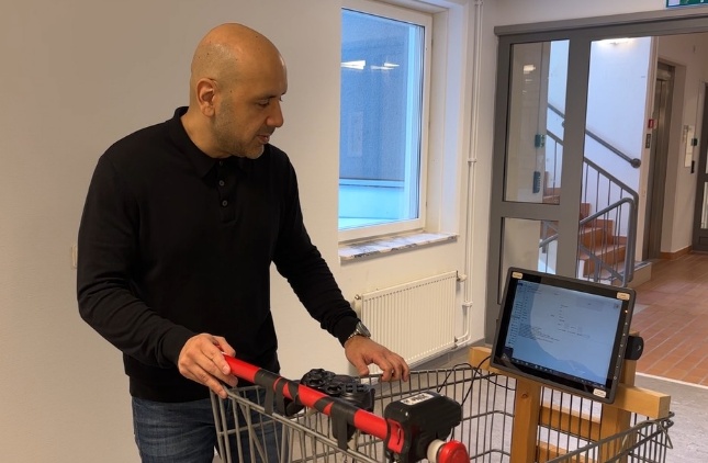 Björn Lindberg, senior lecturer in Mathematics with the modified shopping cart